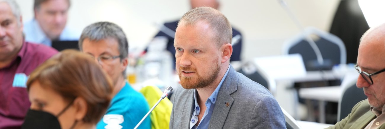 Christian Leye spricht während einer Fraktionssitzung Christian Leye spricht während einer Fraktionssitzung