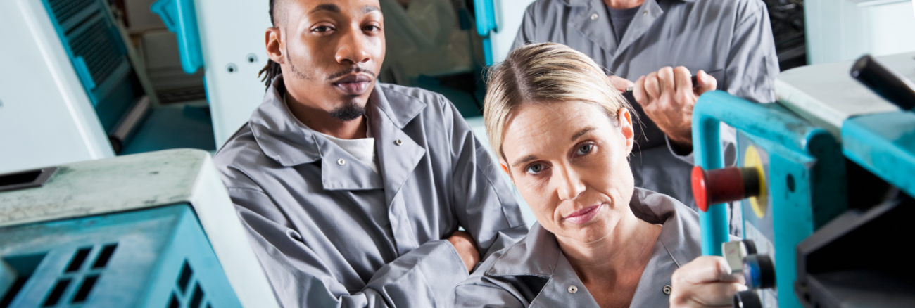 Drei Industriearbeiter / © iStockphoto/Kali9 Drei Industriearbeiter / © iStockphoto/Kali9