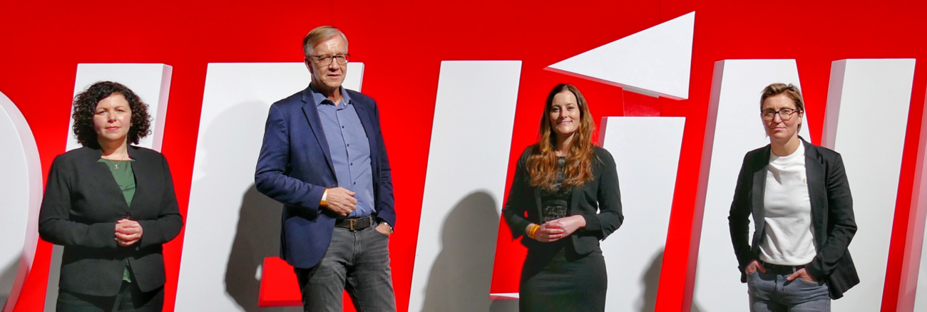 v.l.n.r. Amira Mohamed Ali, Dietmar Bartsch, Janine Wissler, Susanne Hennig-Wellsow v.l.n.r. Amira Mohamed Ali, Dietmar Bartsch, Janine Wissler, Susanne Hennig-Wellsow