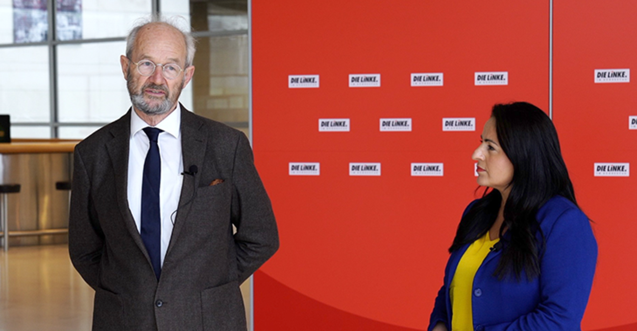 John Shipton, Vater des WikiLeaks-Gründers Julian Assange mit Sevim Dagdelen John Shipton, Vater des WikiLeaks-Gründers Julian Assange mit Sevim Dagdelen