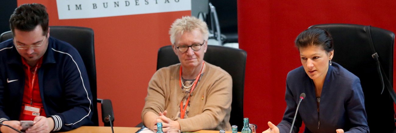 Jutta Krellmann und Sahra Wagenknecht während der Betriebsrätekonferenz der Fraktion DIE LINKE: Ahoi, Mitbestimmung! Jutta Krellmann und Sahra Wagenknecht während der Betriebsrätekonferenz der Fraktion DIE LINKE: Ahoi, Mitbestimmung!