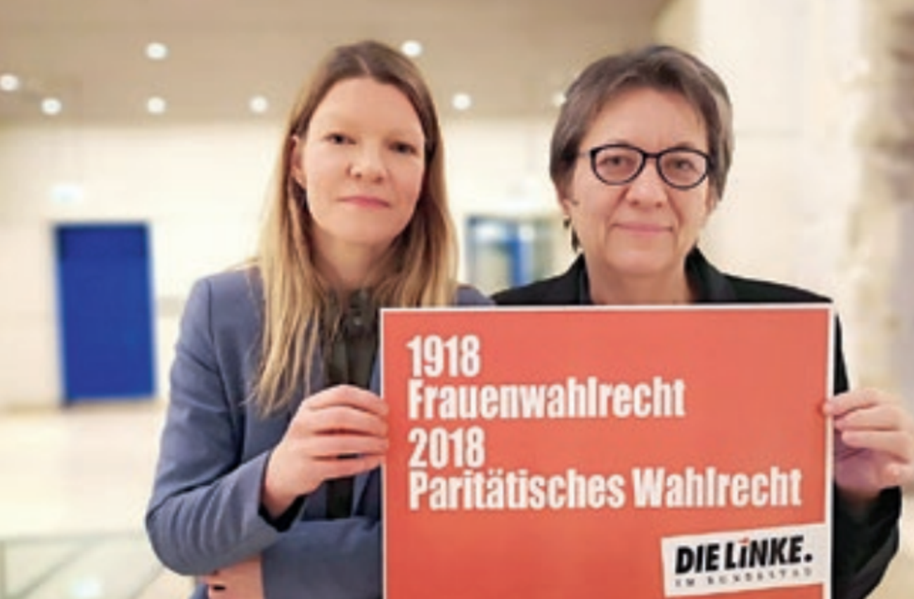 Doris Achelwilm, MdB, Sprecherin für Gleichstellungs-, Queerund Medienpolitik und Cornelia Möhring, MdB, Stellvertretende Vorsitzende und Frauenpolitische Sprecherin der Fraktion DIE LINKE im Bundestag