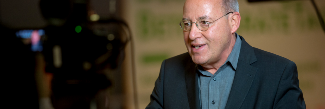 Gregor Gysi gibt ein Fernsehinterview