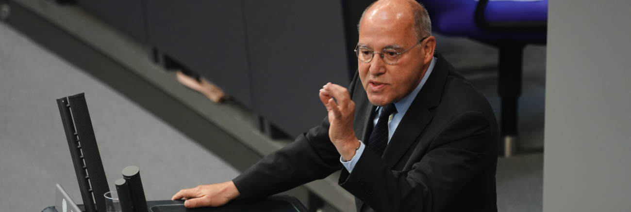 Gregor Gysi am Rednerpult des Bundestages Gregor Gysi am Rednerpult des Bundestages