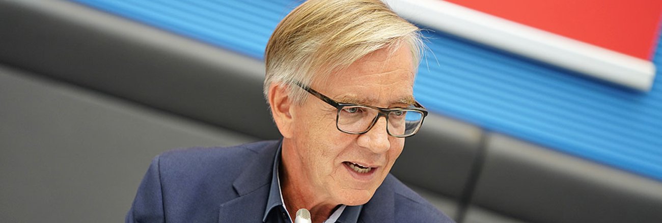 Dietmar Bartsch im Fraktionssaal