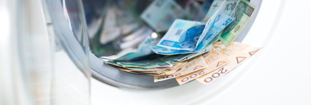 Geldscheine in einer Waschmaschine © iStock/djedzura Geldscheine in einer Waschmaschine © iStock/djedzura