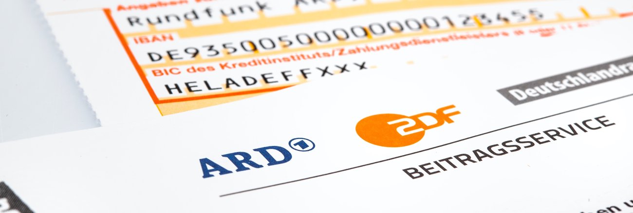Formular und Überweisungsträger für den Rundfunkbeitrag © iStock/ollo Formular und Überweisungsträger für den Rundfunkbeitrag © iStock/ollo