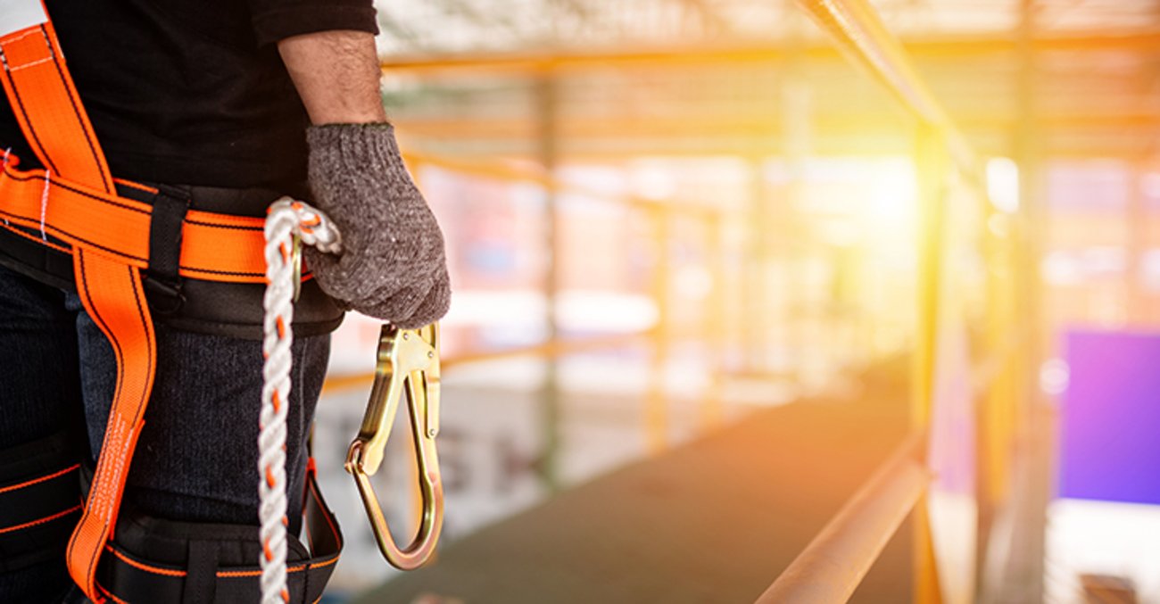 Arbeitsschutz: Immer weniger Kontrolleure für immer mehr Beschäftigte © istockphoto.com / Pakorn_Khantiyaporn Arbeitsschutz: Immer weniger Kontrolleure für immer mehr Beschäftigte